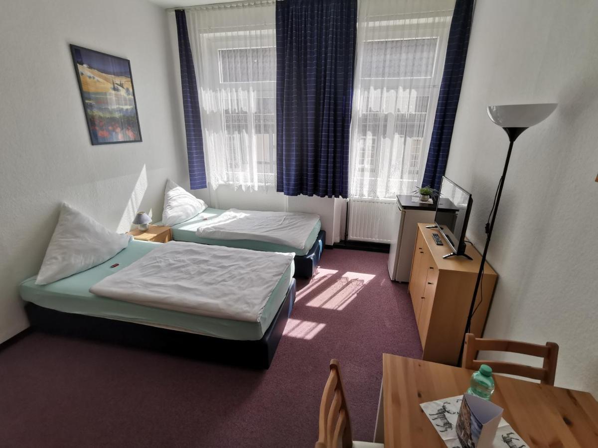 Hattersheim am Main Hotel-Pension Zum Hirsch מראה חיצוני תמונה