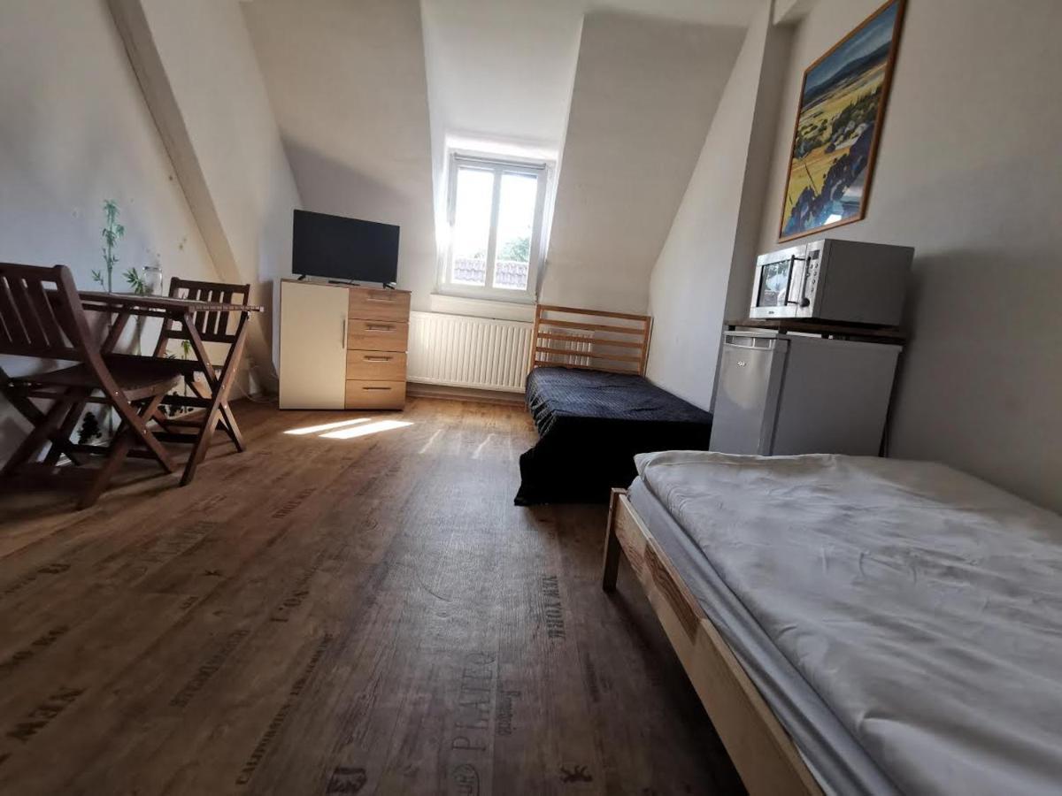 Hattersheim am Main Hotel-Pension Zum Hirsch מראה חיצוני תמונה