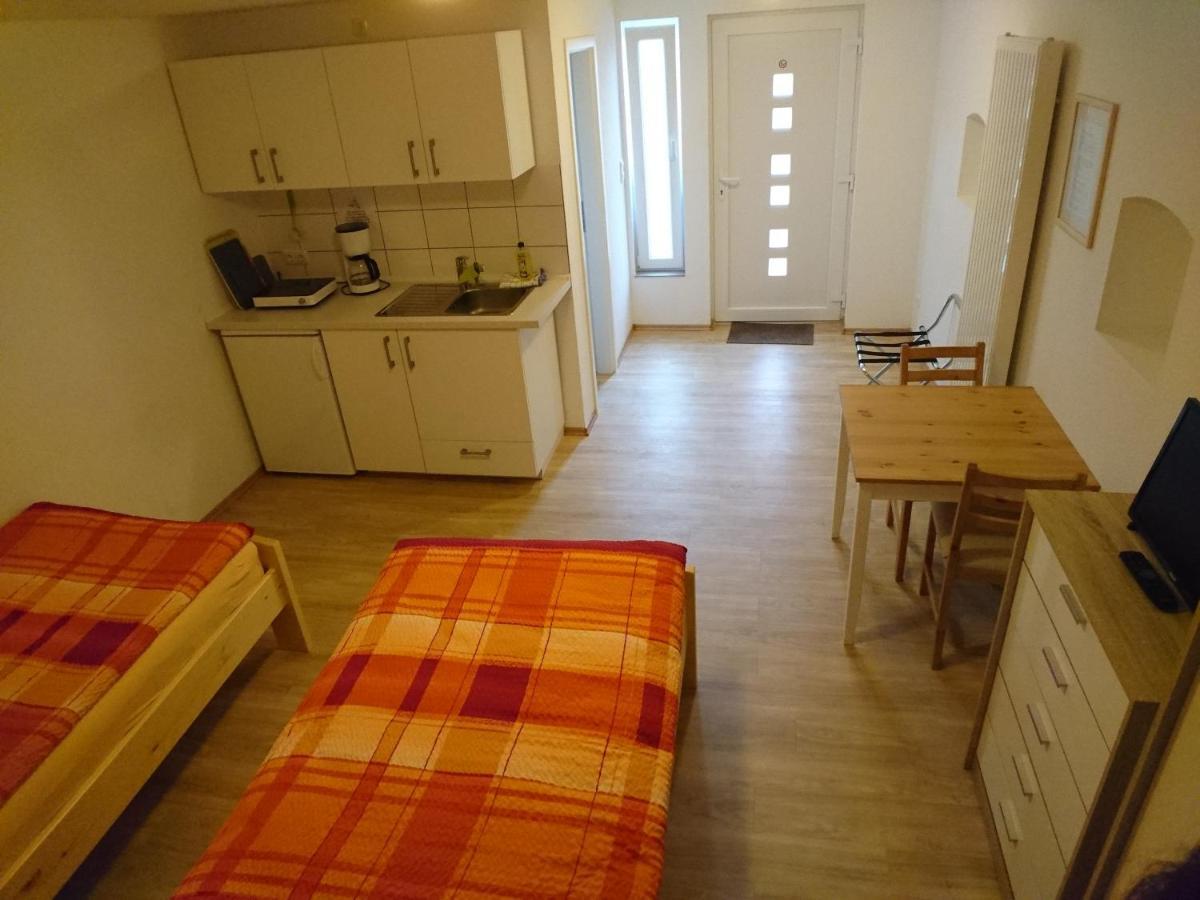 Hattersheim am Main Hotel-Pension Zum Hirsch מראה חיצוני תמונה
