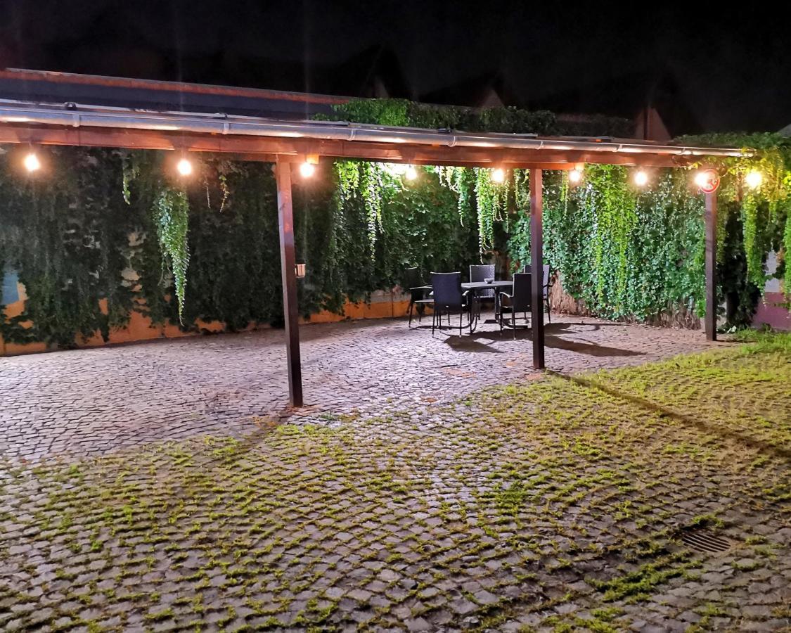 Hattersheim am Main Hotel-Pension Zum Hirsch מראה חיצוני תמונה