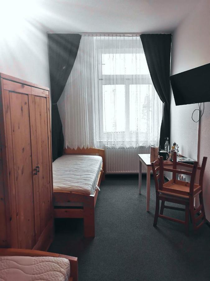 Hattersheim am Main Hotel-Pension Zum Hirsch מראה חיצוני תמונה