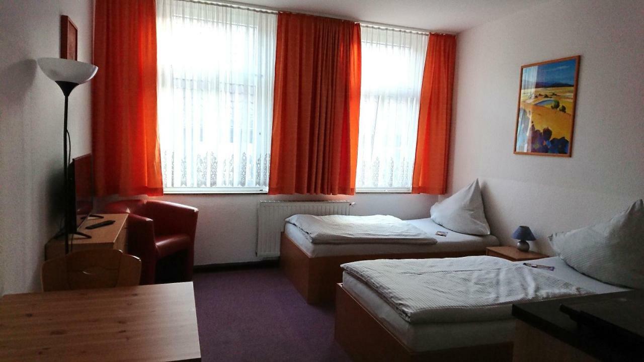 Hattersheim am Main Hotel-Pension Zum Hirsch מראה חיצוני תמונה
